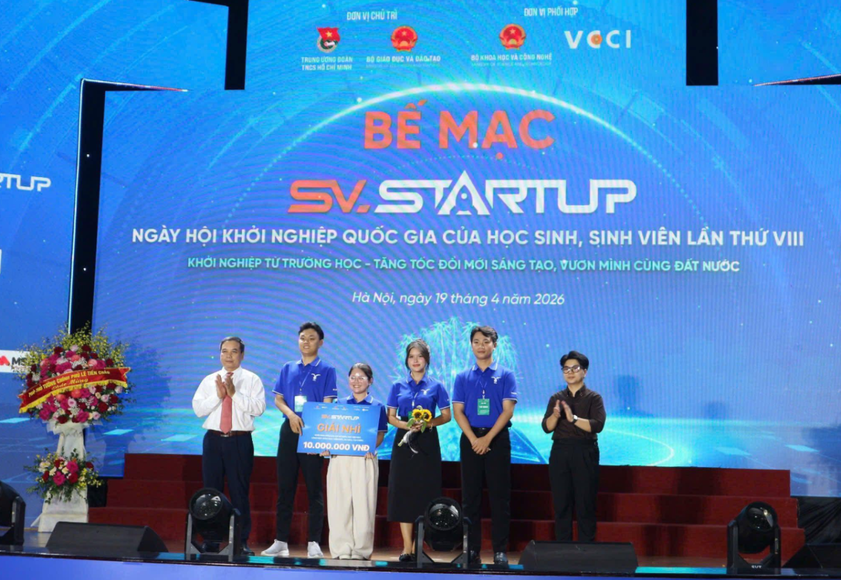 GIẢI NHÌ QUỐC GIA SV_STARTUP LẦN THỨ VIII GỌI TÊN SINH VIÊN TDMU
